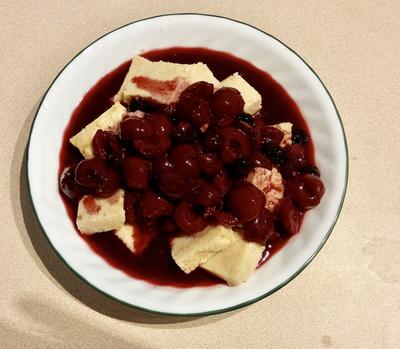 Kaltschale mit Griesklöße Kaltschale mit Griesklöße