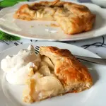 Want an easy apple pie? Make this Apple Galette using frozen puff pastry. It tastes divine. In fact, it tastes just like an apple strudel - a yummy Apfel-Galette! 