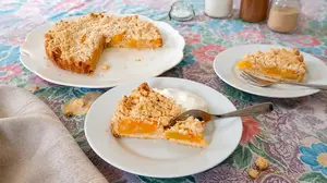 This German streusel fruit tart, Obstkuchen mit Streusel, uses either fresh or canned fruit, such as apricots, peaches, cherries. A delicious treat, just like Oma bakes.  