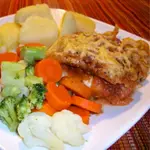 Baked Fish au Gratin is a favorite German dinner for many. Baking fish with tomatoes and cheese makes this a tasty party dish. Überbackener Fisch, in this case with Sole, is an easy dish to prepare.