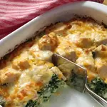 Salmon Casserole with Spinach: delicious, healthy, and easy! Check out this great German recipe, Überbackener Lacks mit Spinat, that looks pretty enough for dinner parties. 