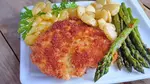 German pork schnitzel recipe (Schweineschnitzel) made easy—crispy, golden, and so quick, anyone has time to whip it up on a busy weeknight!