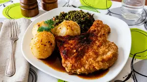 Thüringer Klöße (Thuringian potato dumplings) are THE Sunday staple made with grated raw potatoes, a pinch of tradition, and a whole lot of Oma’s love.