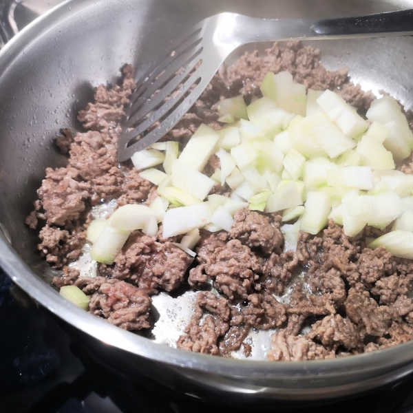 Start browning the meat and add onions for this lazy cabbage roll recipe. Start browning the meat and add onions for this lazy cabbage roll recipe.