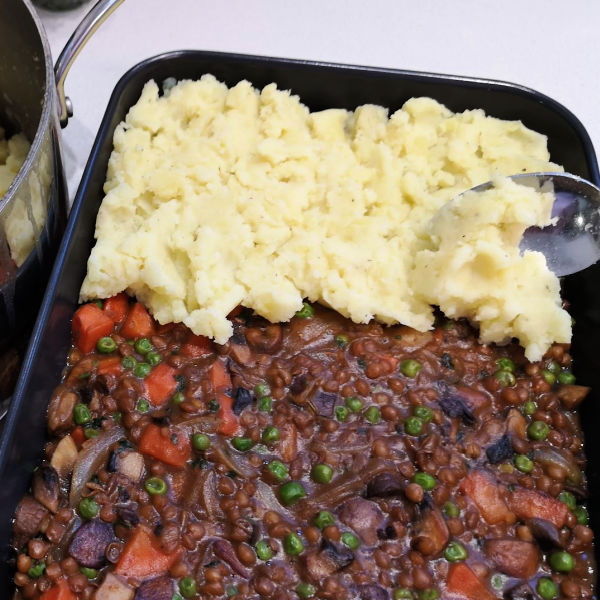 Spread mashed potatoes over 'meat' base Spread mashed potatoes over 'meat' base