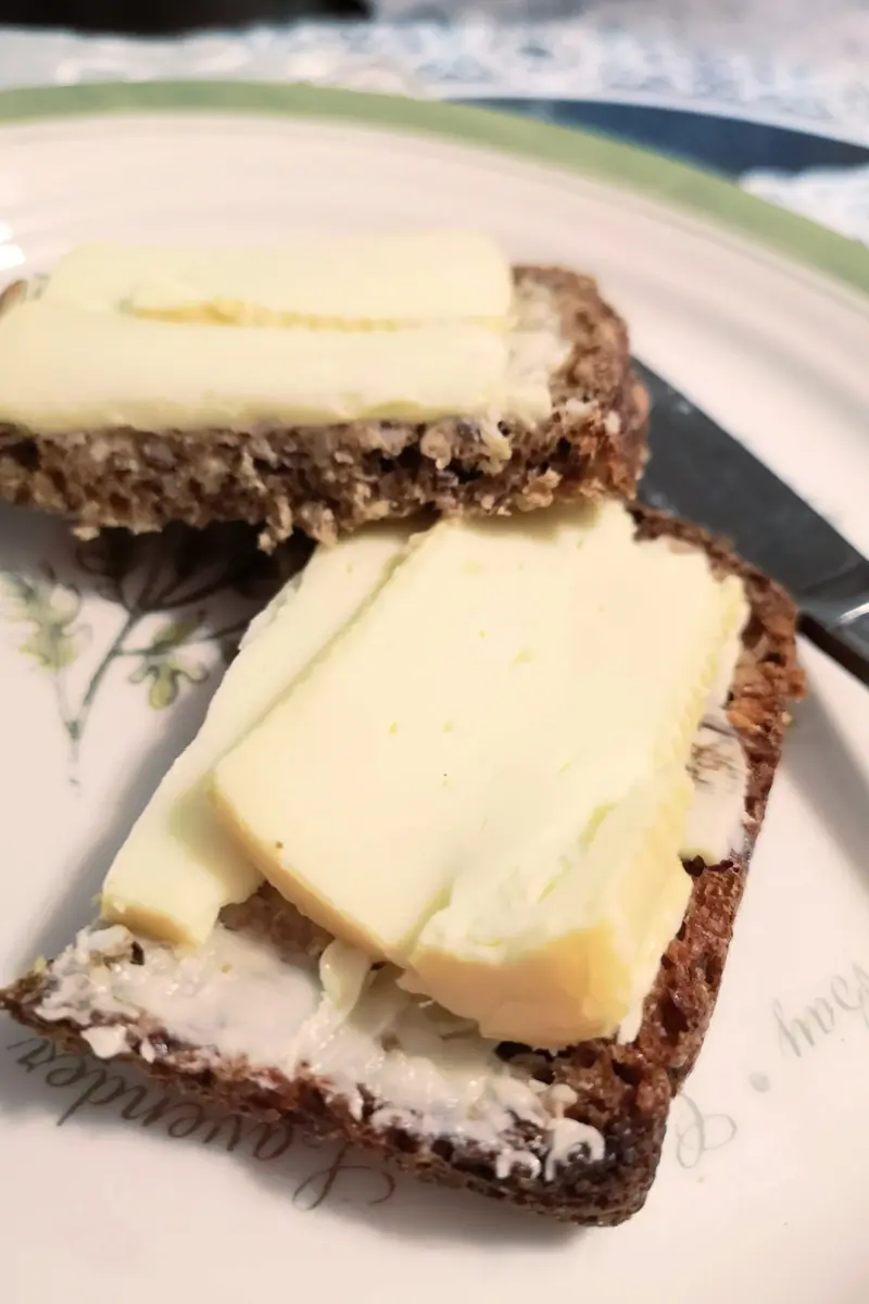 Ready to Eat Ready to Eat Buttered Bread covered with cheese