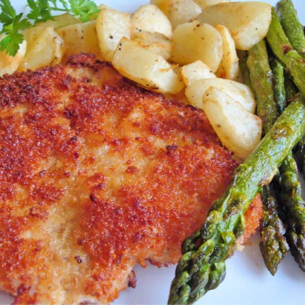 German schnitzel with asparagus 600 2020