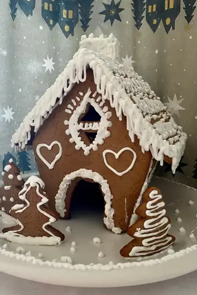 German Gingerbread House Idea #27