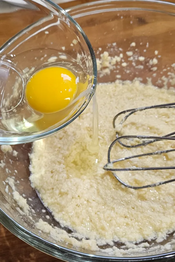 Adding an egg to creamed butter and sugar for German Amerikaner batter
