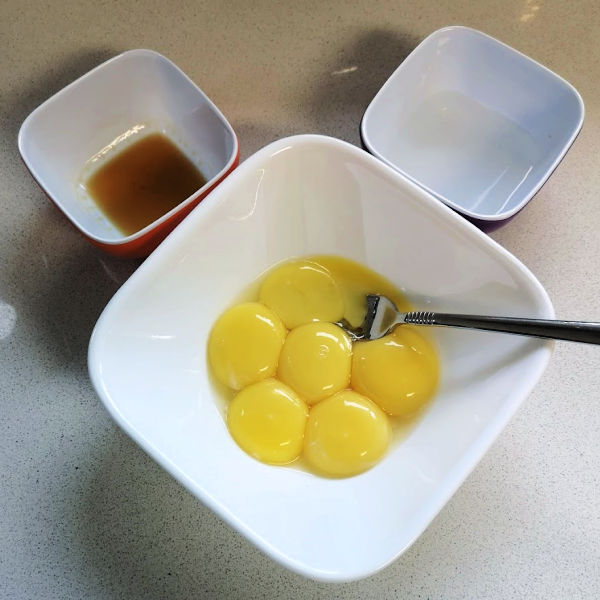 Mix the wet ingredients together Mix the wet ingredients together