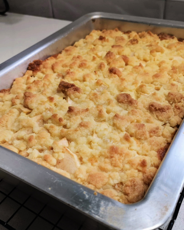 Streusekuchen right out of the oven Streusekuchen right out of the oven