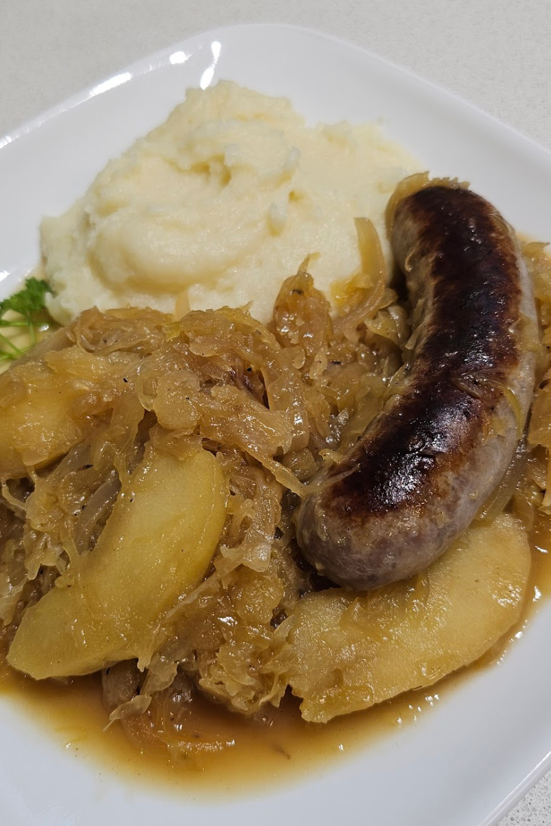 German Bratwurst, Sauerkraut, and Mashed Potatoes German Bratwurst, Sauerkraut, and Mashed Potatoes