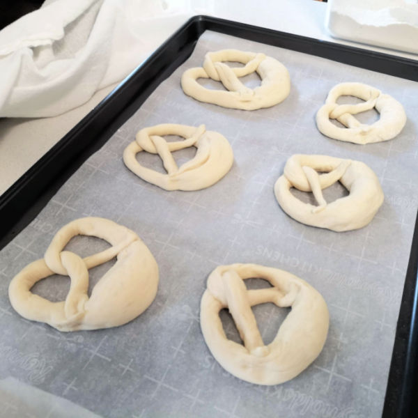 Let pretzels rise Let pretzels rise