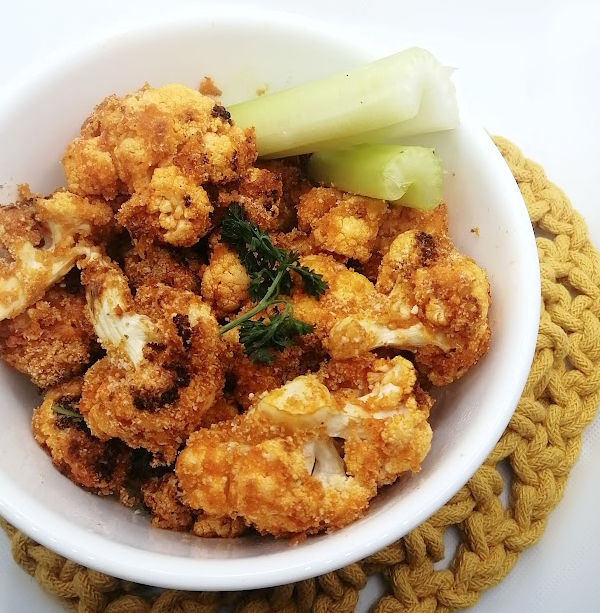 These air-fried buffalo cauliflower bites are the perfect side for any occasion. A great healthy alternative to buffalo chicken wings.