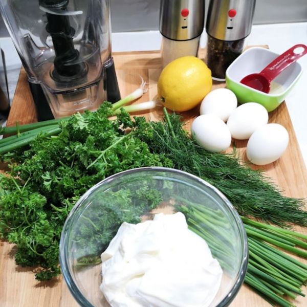 Ingredients needed to make Frankfurter Green Sauce