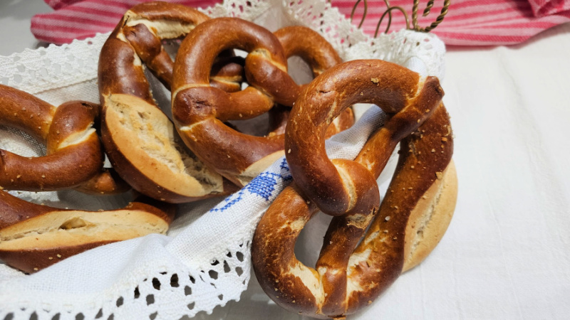 XL Oktoberfest Pretzels
