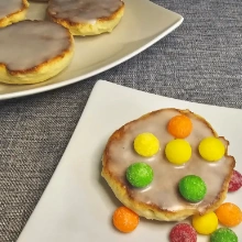 Amerikaner Cookies on white plates