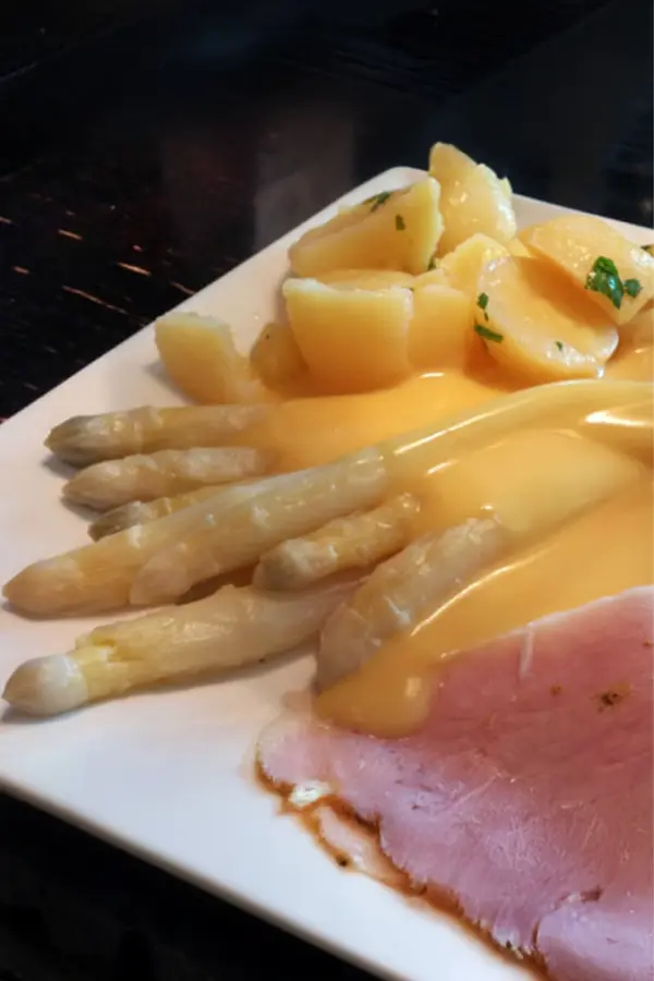 Asparagus with Hollandaise Sauce