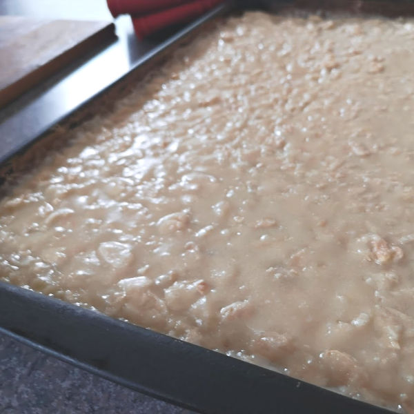 Cooling baked nut bars.