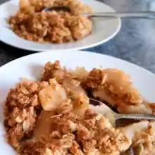 Apple Crisp with Oatmeal (Apfel-Crumble)