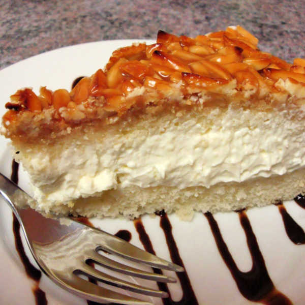 Heide&amp;#39;s Bienenstich Recipe – German Bee Sting Cake.