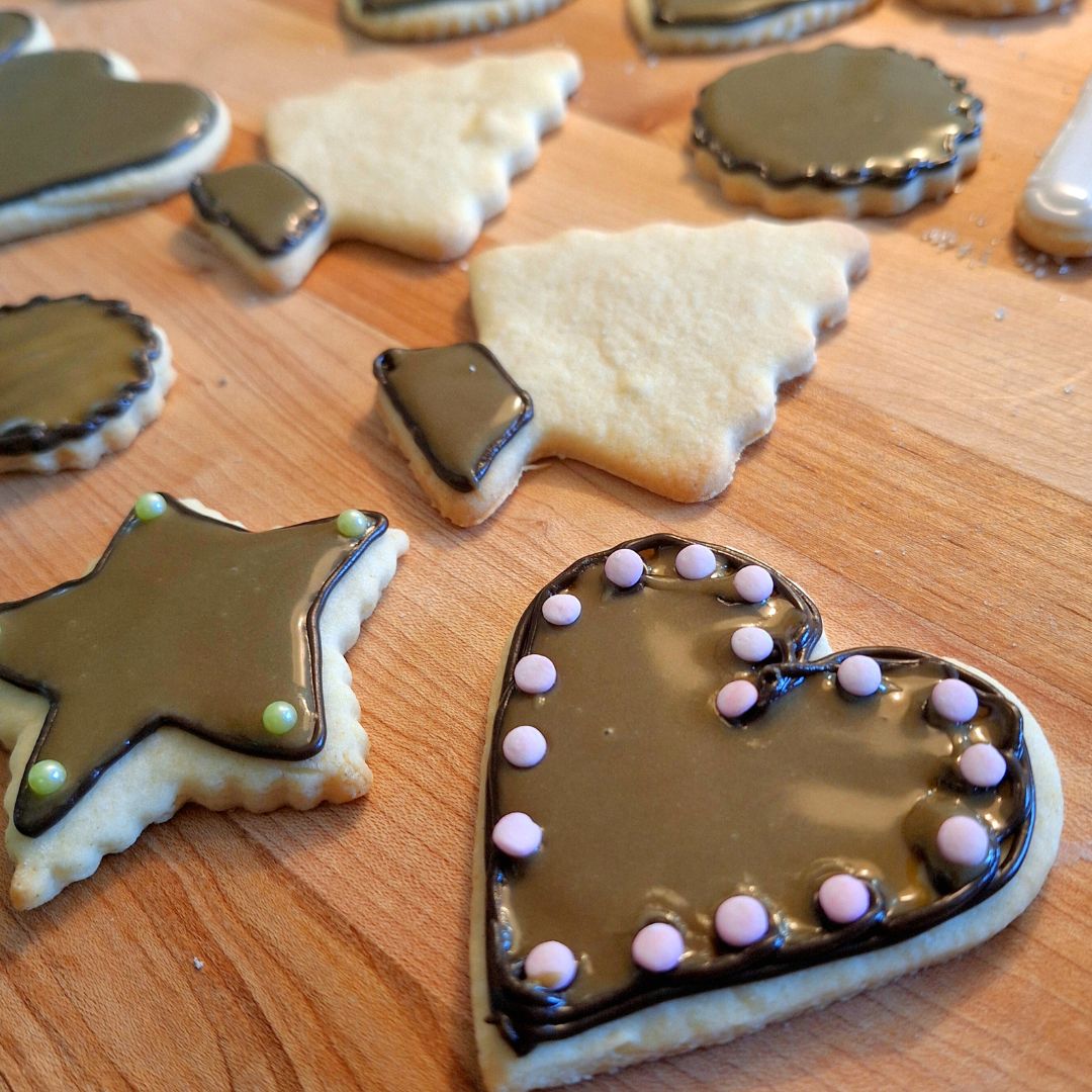 Flooding and decorating prepped cookies