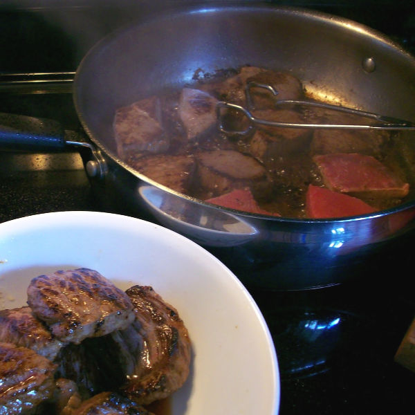 Brown the beef well to make the flatladen, the reouladen alternative Browning the beef for flatladen, the rouladen alternative.