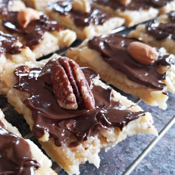 Pecan Bars - Super, super easy!