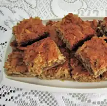 Coconut Pecan Bars (Kokosnuss-Schnitten)