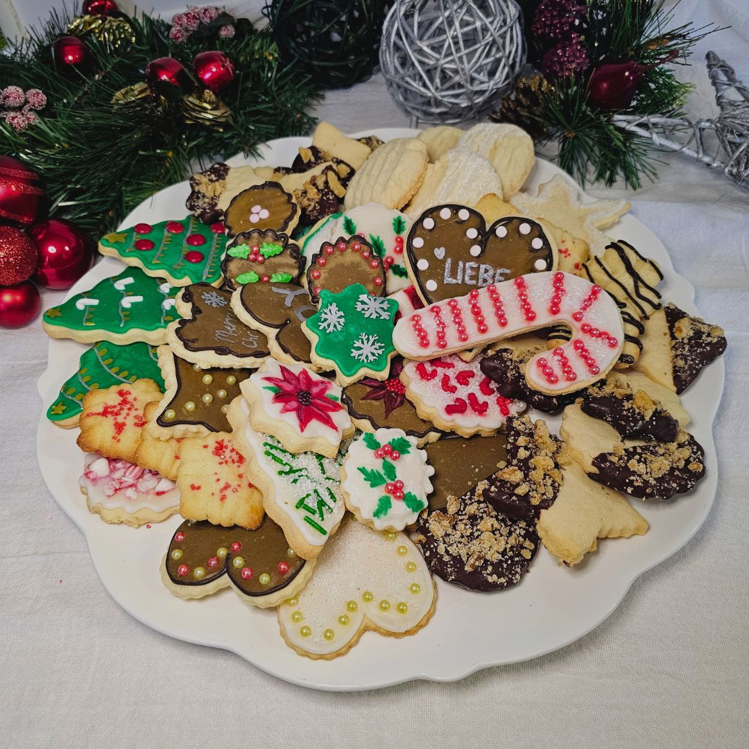 Here's our large cookie platter all decorated and ready for the big day! Don't our cookies fit in so nicely among the others? Cookies all together on platter
