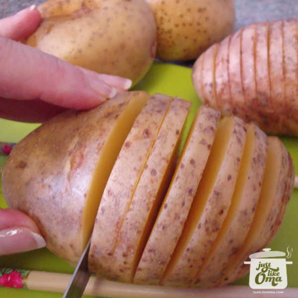 How to cut Fächerkartoffeln aka Hasselback potatoes to get that nifty look!