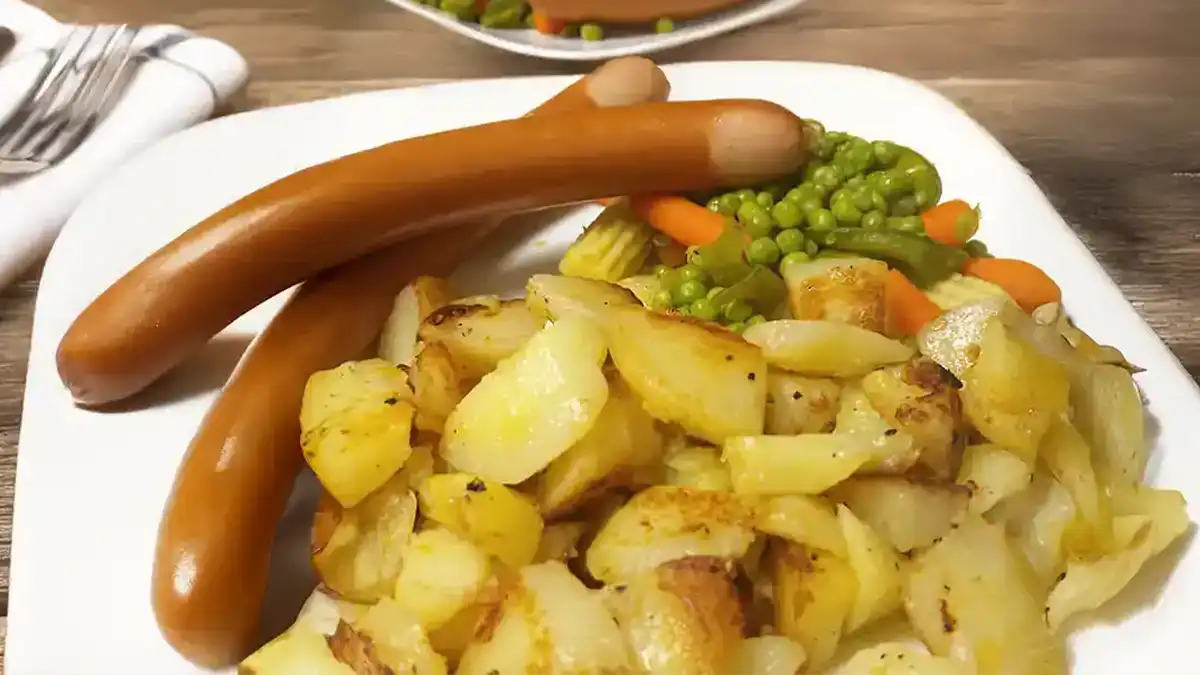 Bratkartoffeln ... German Fried Potatoes .. so traditionally delicious!