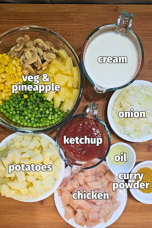 Ingredients for German party soup: chicken, potatoes, onion, peas, corn, mushrooms, pineapple, cream, ketchup, oil and curry powder