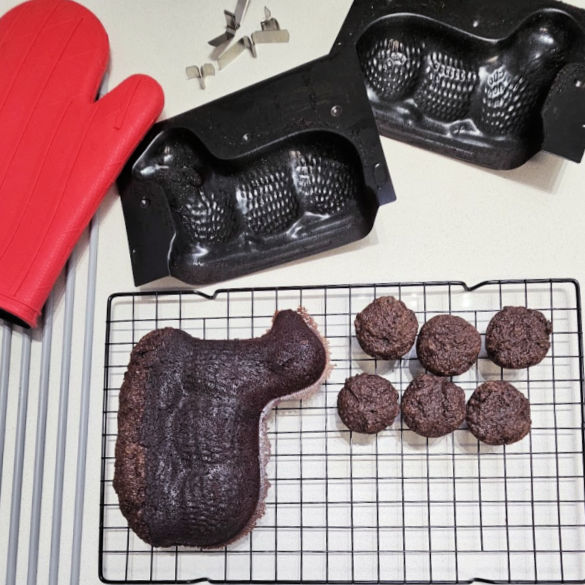 Lamb cake and cupcakes cooling on wire rack Lamb cake and cupcakes cooling on wire rack