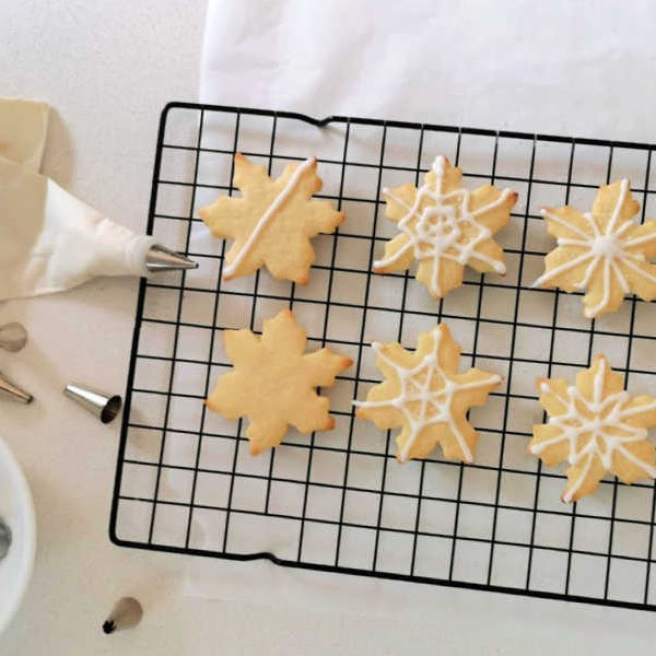 Lemon Cookies - Zitronenkeks cut-outs with lemon icing!