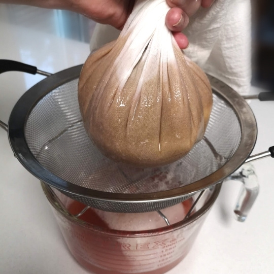 Squeeze out the excess to get all that yummy syrup drained from the cloth Squeeze out the excess to get all that yummy syrup drained from the cloth