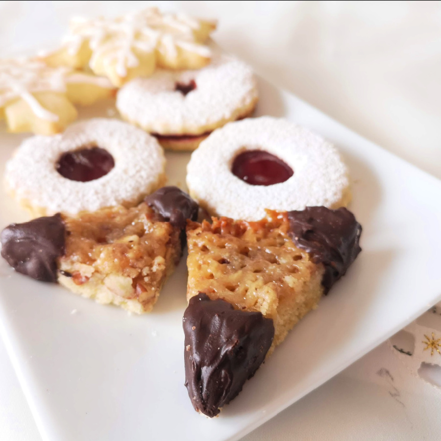 Oma&amp;#39;s Nussecken: German Nut Corners Recipe (Triangles).