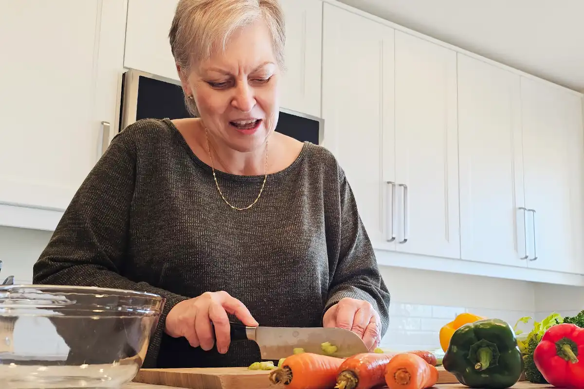Oma Gerhild cutting veggies