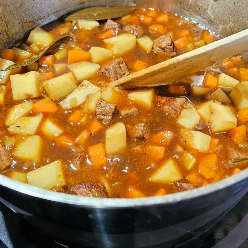 Pfefferpotthast (Peppered Beef Stew) in pot Pfefferpotthast (Peppered Beef Stew) in pot