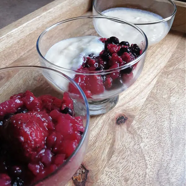 Rote Grütze on Pudding