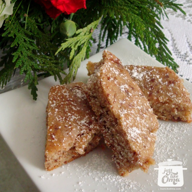 Make these German Mulled Wine Bar Cookies to enjoy as a traditional German Christmas treat. So wunderbar! Just like Oma’s Glühweinkuchen vom Blech.