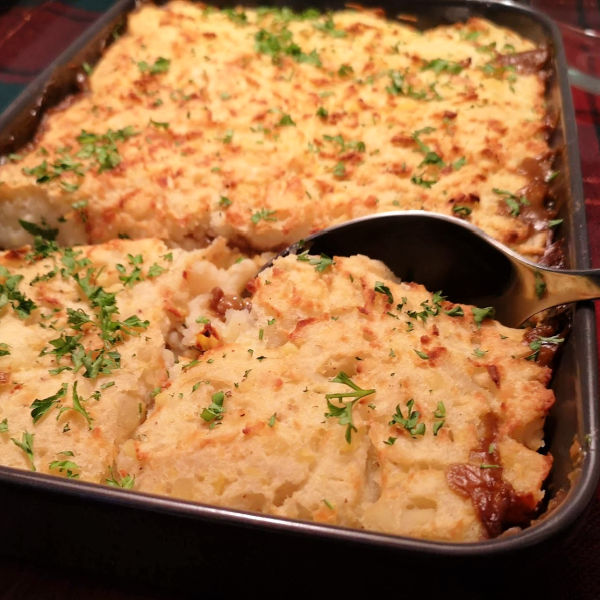 Vegan Shepherds Pie recipe ready to serve for Christmas Dinner!