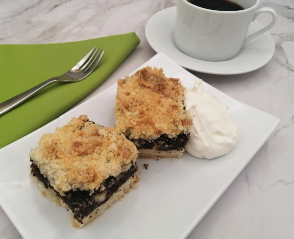 Use your air fryer to make this German crumb cake recipe. You'll find that it tastes just like the ones your Oma used to make, but it's quicker and easier to make.
