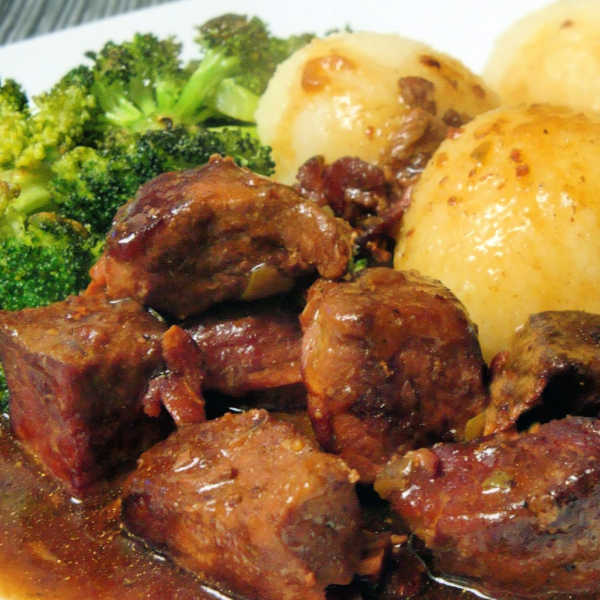 Beef Flatladen that taste just like rouladen, here served with potato dumplings and broccoli