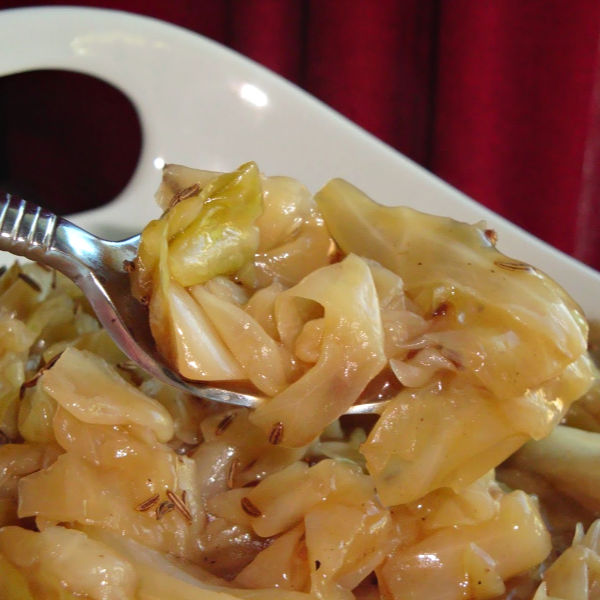 Make the BEST Bavarian braised cabbage recipe just that’s perfect for Oktoberfest or anytime you’re wanting a traditional German side dish. It’s Weisskraut, just like Oma makes it.
