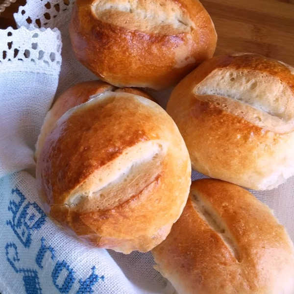 Os Rolos de Pão Alemão também conhecidos como Brötchen são a MELHOR coisa ao lado do pão fatiado!