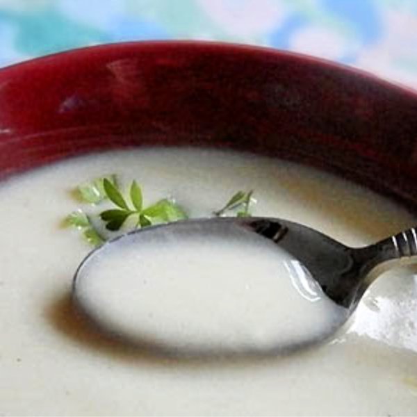 Try Oma's creamy potato soup recipe when looking for something quick and simple to whip up! Such a lecker recipe!