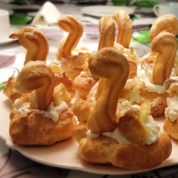 Cream Puff Swans - easy enough for little kids to help you. Made just like Oma with a traditional German recipe for Windbeutel.