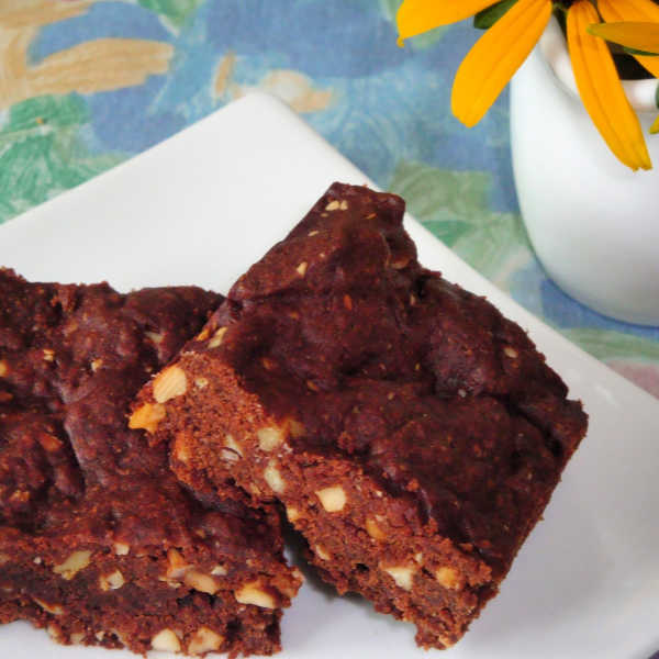 Brownies, both regular and vegan types, made easily, just like Oma.
