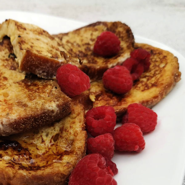 German French Toast with berrries